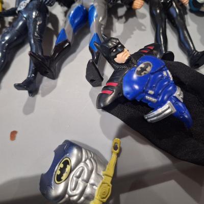 Sale Photo Thumbnail #450: Action figures, mostly batman related