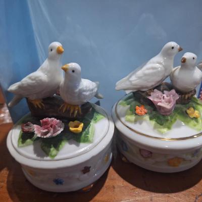 Sale Photo Thumbnail #624: trinket boxes with birds