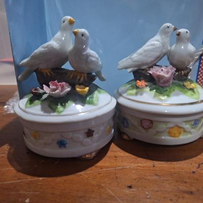 Sale Photo Thumbnail #619: trinket boxes with birds