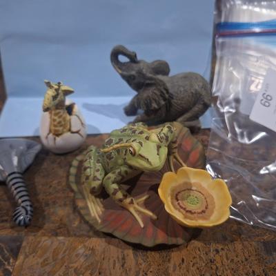 Sale Photo Thumbnail #648: misc animal trinkets, the frog on lily pad is numbered and signed on bottom.