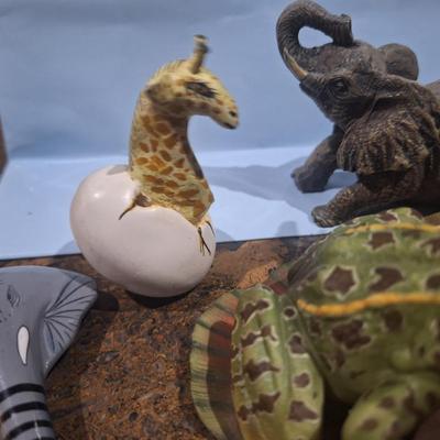 Sale Photo Thumbnail #653: misc animal trinkets, the frog on lily pad is numbered and signed on bottom.