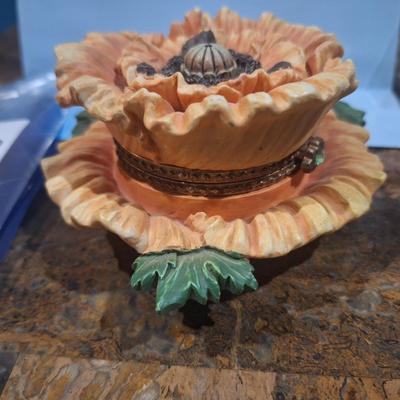 Sale Photo Thumbnail #657: floral trinket box