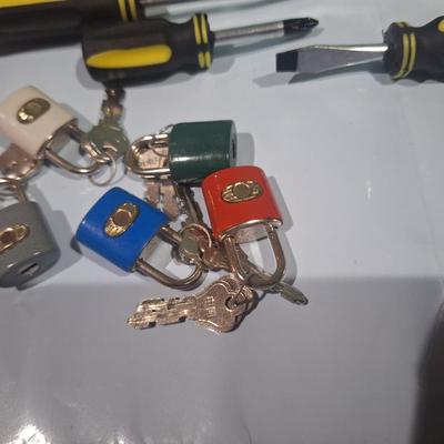 Sale Photo Thumbnail #675: screwdrivers and luggage locks