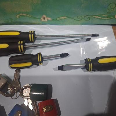 Sale Photo Thumbnail #676: screwdrivers and luggage locks