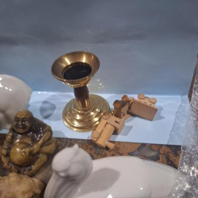 Sale Photo Thumbnail #684: misc trinkets and breakables