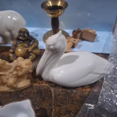 Sale Photo Thumbnail #683: misc trinkets and breakables
