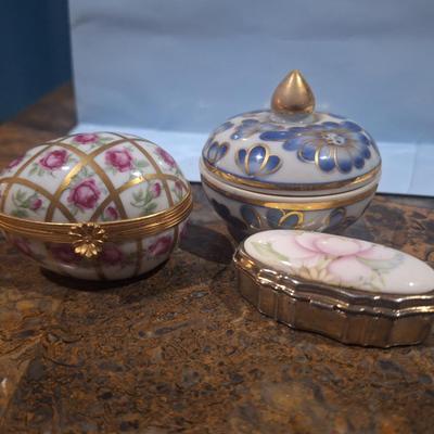 Sale Photo Thumbnail #717: trinket box or ring boxes