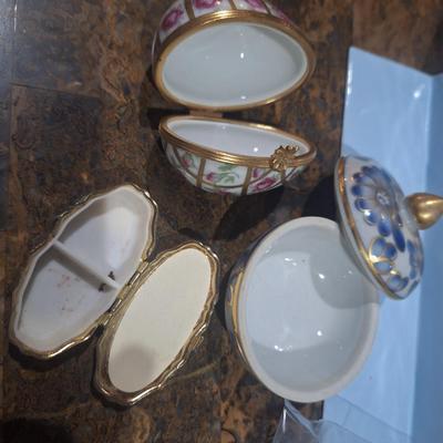 Sale Photo Thumbnail #718: trinket box or ring boxes