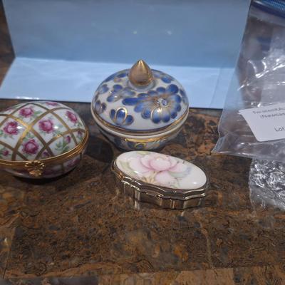 Sale Photo Thumbnail #715: trinket box or ring boxes