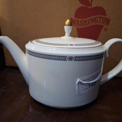 Sale Photo Thumbnail #845: teapot-Coalport