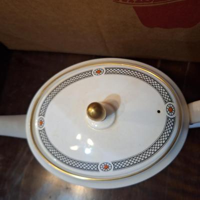 Sale Photo Thumbnail #847: teapot-Coalport