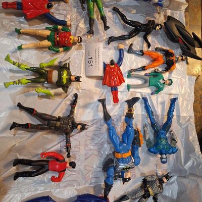 Sale Photo Thumbnail #856: Action figures many are batman related