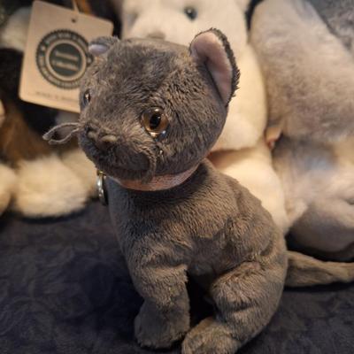Sale Photo Thumbnail #880: boyds bears cats , two other cats and a bear