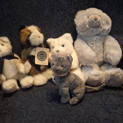 Sale Photo Thumbnail #877: boyds bears cats , two other cats and a bear