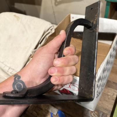 Sale Photo Thumbnail #1130: G5-box of heavy duty shelf brackets
