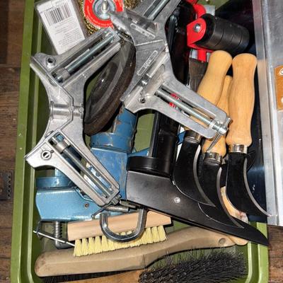 Sale Photo Thumbnail #1149: G11-miscellaneous garage lot