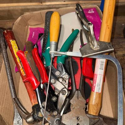 Sale Photo Thumbnail #1160: G13-Hand Tools