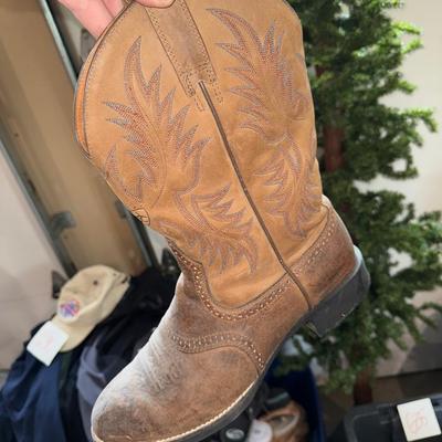 Sale Photo Thumbnail #1218: G32-men’s and women’s shoes/boots