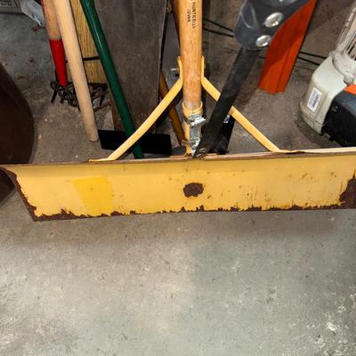 Sale Photo Thumbnail #1277: G51-yard Tools, pizza pan, plus extras