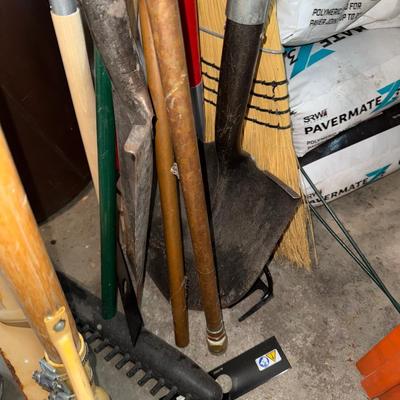 Sale Photo Thumbnail #1281: G51-yard Tools, pizza pan, plus extras