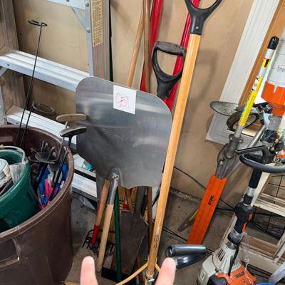 Sale Photo Thumbnail #1276: G51-yard Tools, pizza pan, plus extras