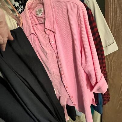Lot 179 Lot of ladies clothes