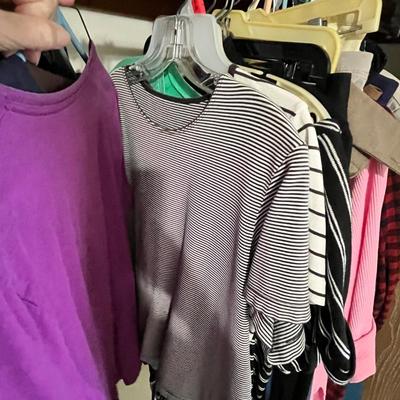 Lot 179 Lot of ladies clothes