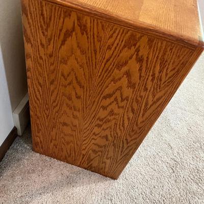 Lot 182 Oak 3 drawer chest