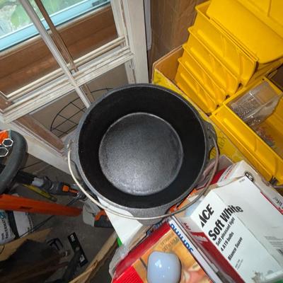 Sale Photo Thumbnail #1291: G56-Cast Iron Pot w lid