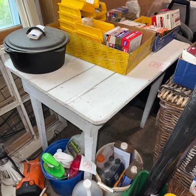 Sale Photo Thumbnail #1297: G58-White Table

Table is a little wobbly