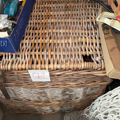 Sale Photo Thumbnail #1304: G62-large wicker lidded trunk/basket