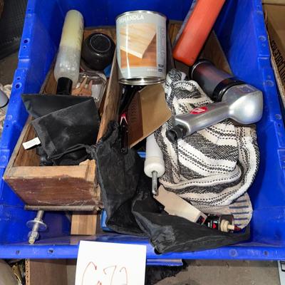 Sale Photo Thumbnail #1333: G72-tote of miscellaneous garage items