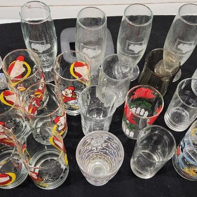 Sale Photo Thumbnail #199: Huge lot of Vintage Alvin and the Chipmunks Glasses 1985 Hardees & McDonald's Walt Disney World 100 Years of Magic plus Vintage Federal Iridescent Thumbprint Tumblers 1960 Rare