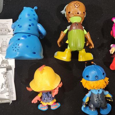Sale Photo Thumbnail #185: Netflix Beat Bugs Musical Interactive Singing Toys Music & Light Up 5 Figures