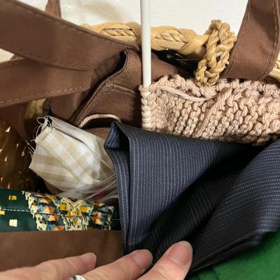 Lot 190 Knitting & Sewing basket
