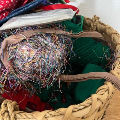 Lot 190 Knitting & Sewing basket