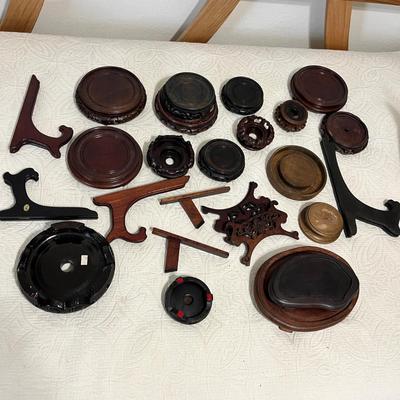 Lot 200 Wood bases & plate stands