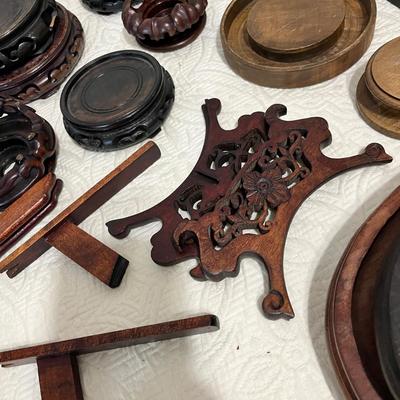 Lot 200 Wood bases & plate stands