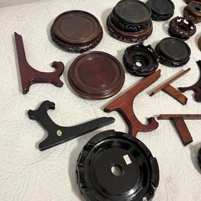 Lot 200 Wood bases & plate stands