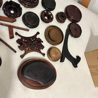 Lot 200 Wood bases & plate stands