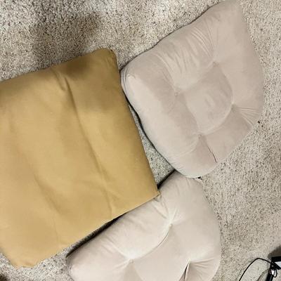 Lot 201 Pillows & seat cushions