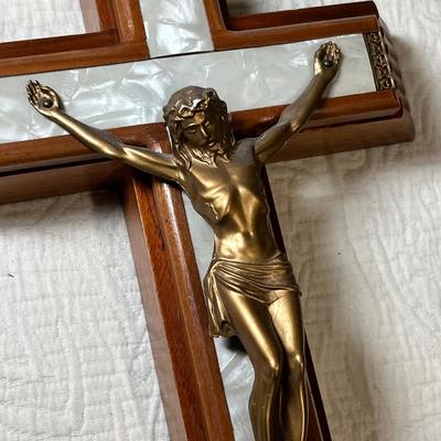 Lot 204 Last rites Crucifix