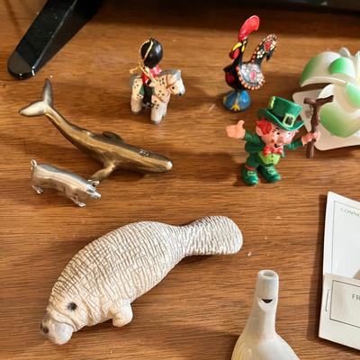Lot 215 assortment of decor