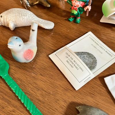 Lot 215 assortment of decor