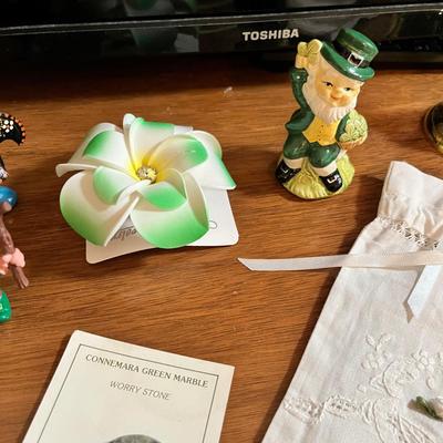 Lot 215 assortment of decor
