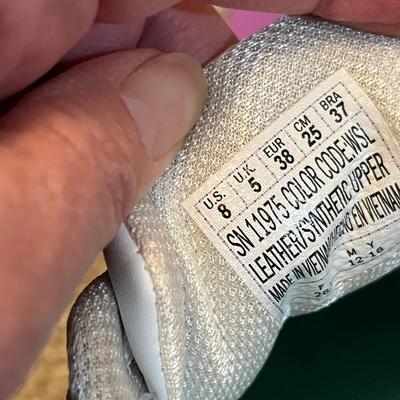 Lot 217 Sneakers NIB