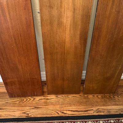 DINING ROOM TABLE WITH 2 ARM CHAIRS, 6 SIDE CHAIRS AND 3 TABLE LEAVES