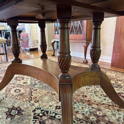 DINING ROOM TABLE WITH 2 ARM CHAIRS, 6 SIDE CHAIRS AND 3 TABLE LEAVES