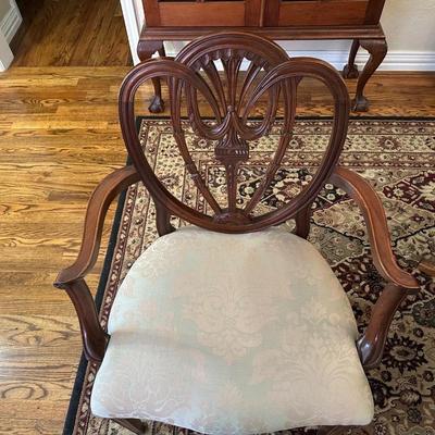 DINING ROOM TABLE WITH 2 ARM CHAIRS, 6 SIDE CHAIRS AND 3 TABLE LEAVES