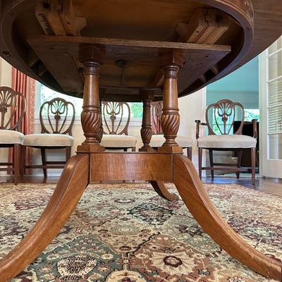 DINING ROOM TABLE WITH 2 ARM CHAIRS, 6 SIDE CHAIRS AND 3 TABLE LEAVES